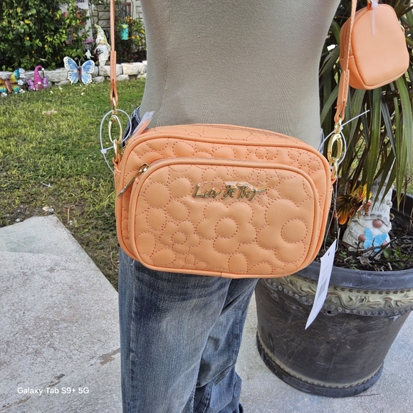 NWT ORANGE LUV BETSEY QUILTED FLOWER CROSSBODY w/POUCH - Picture 4 of 8